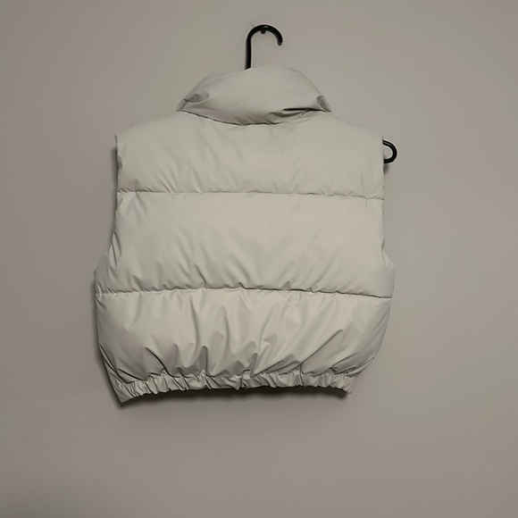 Zara White Puffer Vest - Picture 2 of 2